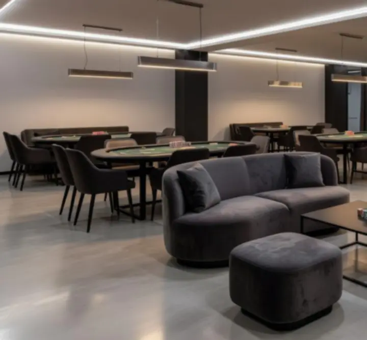 Sala interioară Danubero, cu design modern și zone pentru socializare și jocuri de grup
